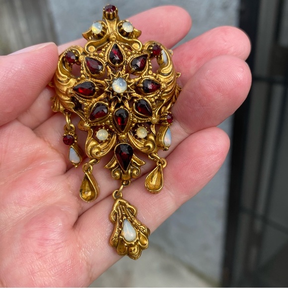 Florenza Gilded Victorian Revival Brooch with Garnet & Opal Rhinestones 1960s - Picture 7 of 7